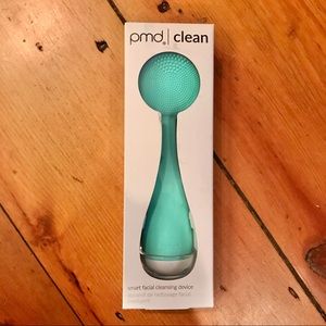 PMD Clean facial cleansing brush